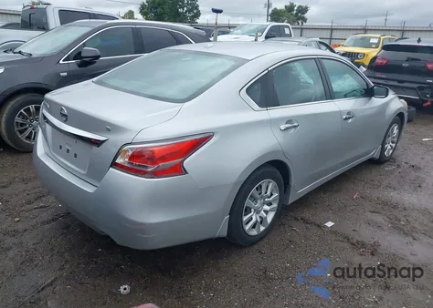 2015 Nissan Altima 2.5 S z USA, uszkodzony, nr VIN 1N4AL3AP2FN877485